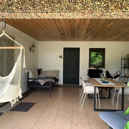 Ferienwohnung Ruhig, Sonnig Und Etwas Speziell Hilzingen Exterior foto