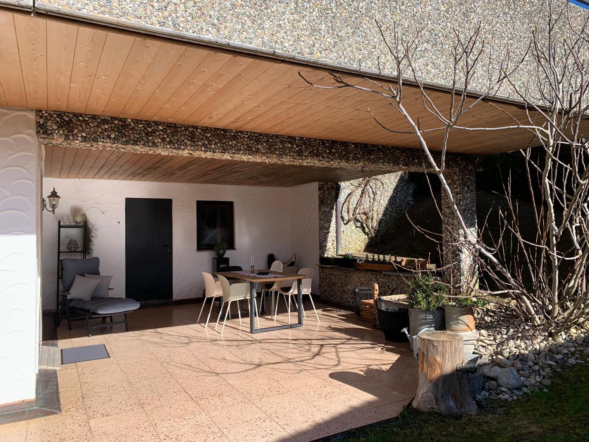 Ferienwohnung Ruhig, Sonnig Und Etwas Speziell Hilzingen Exterior foto