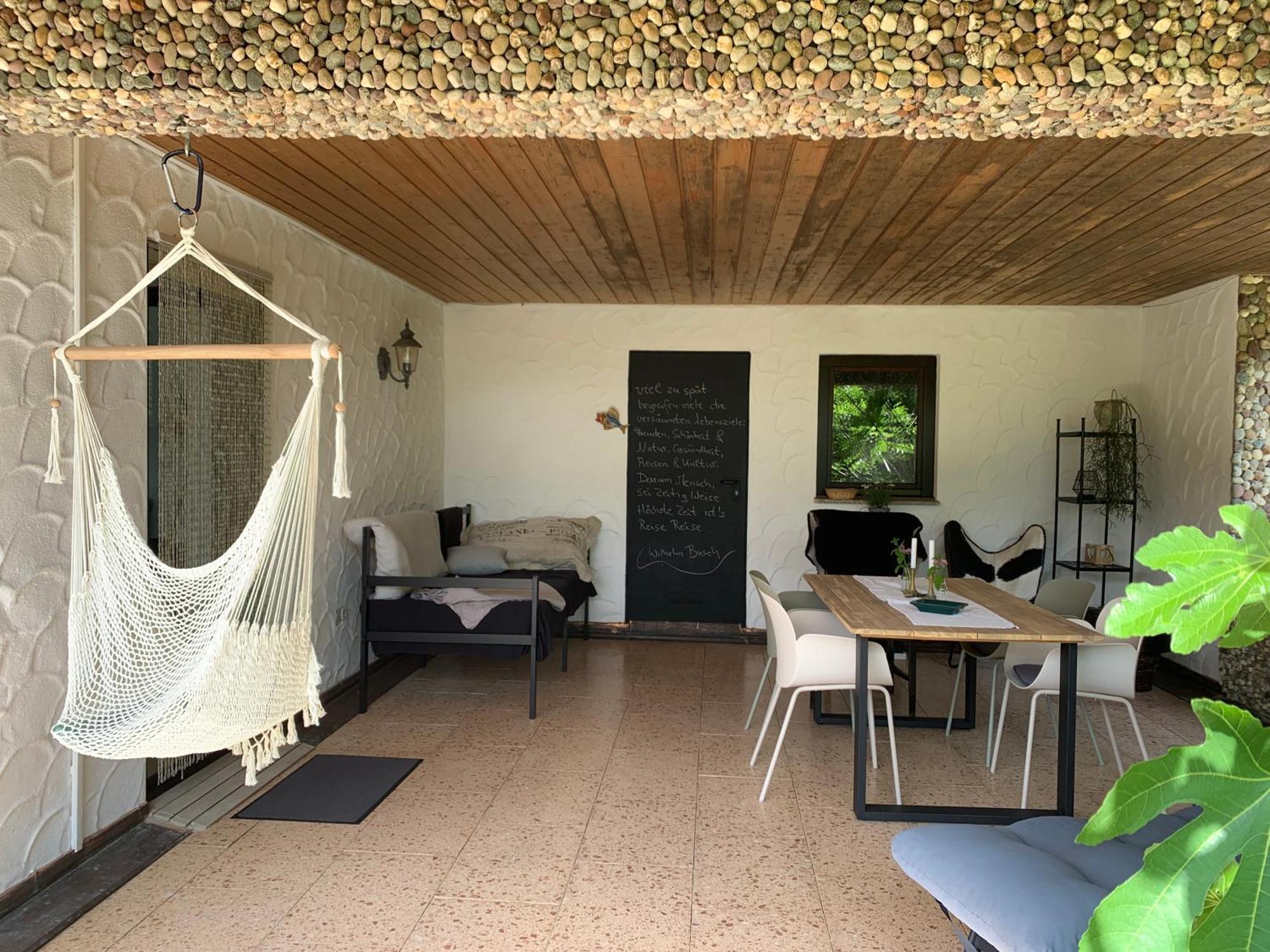 Ferienwohnung Ruhig, Sonnig Und Etwas Speziell Hilzingen Exterior foto
